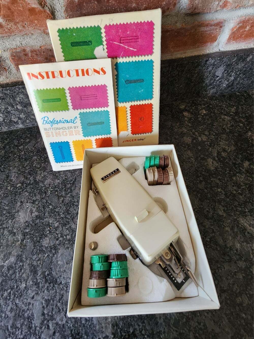 Professional Buttonholer By Singer w/Instruction Manual. Vintage 1973